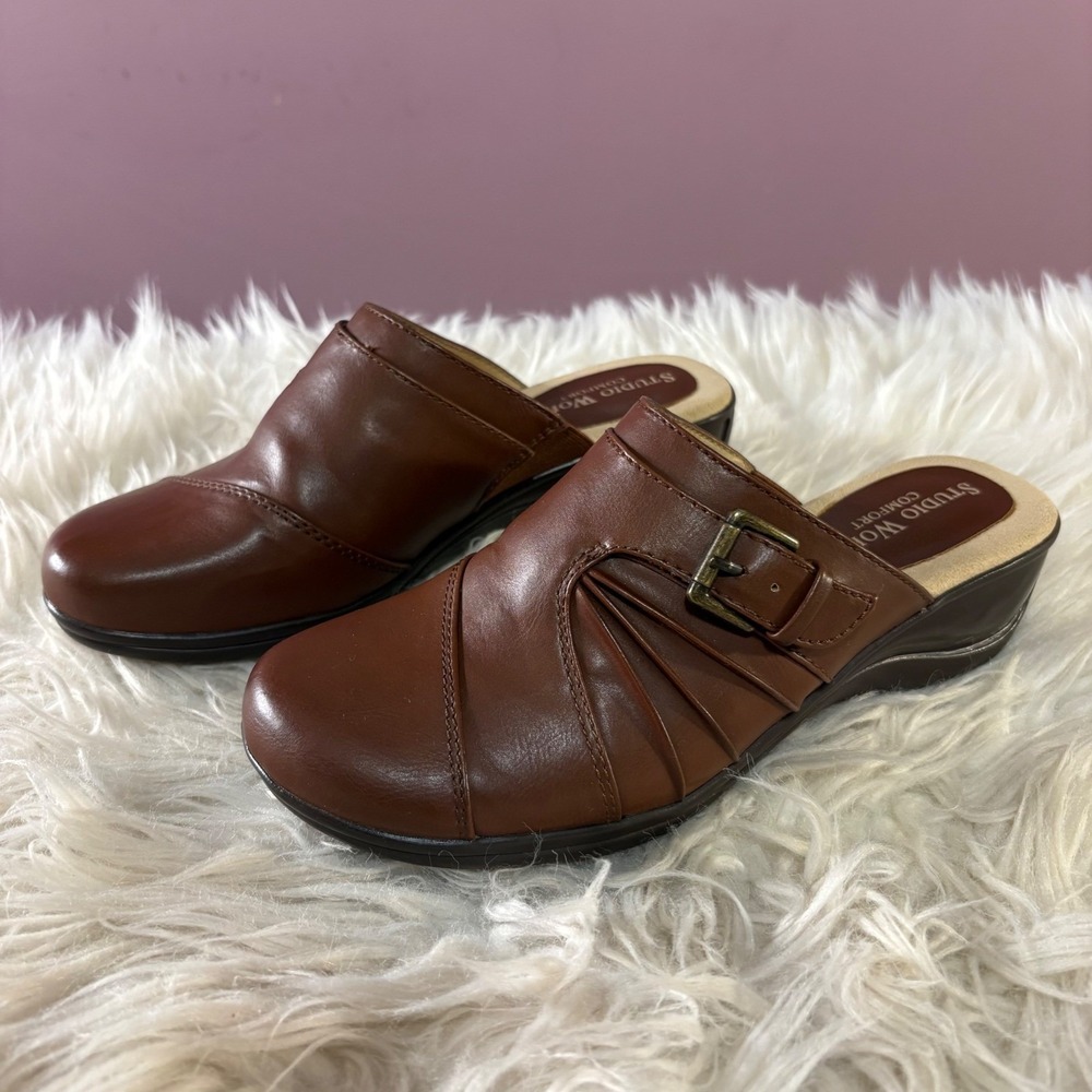 Studio Works Comfort Mules Womens 6M Brown Excellent Buckle Pleated Clogs